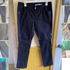 Black DKNY lightweight cotton casual cargo  Size 8 pants.